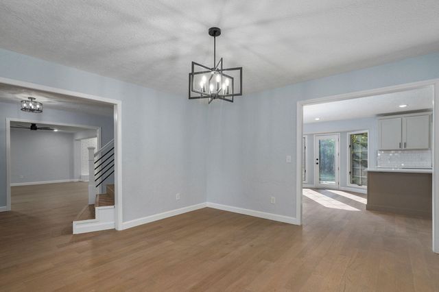 2435 E Michelle Place, Springfield, MO 65804