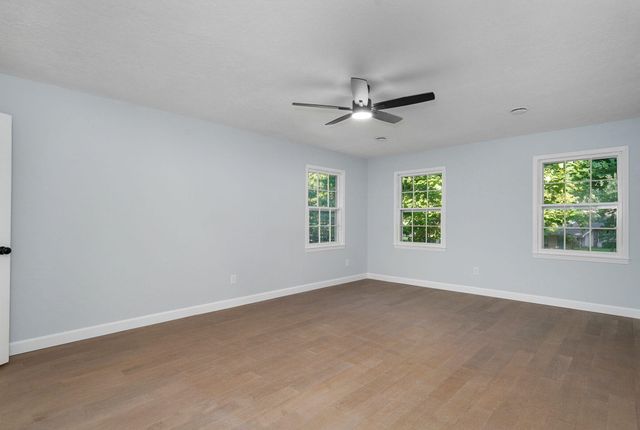 2435 E Michelle Place, Springfield, MO 65804