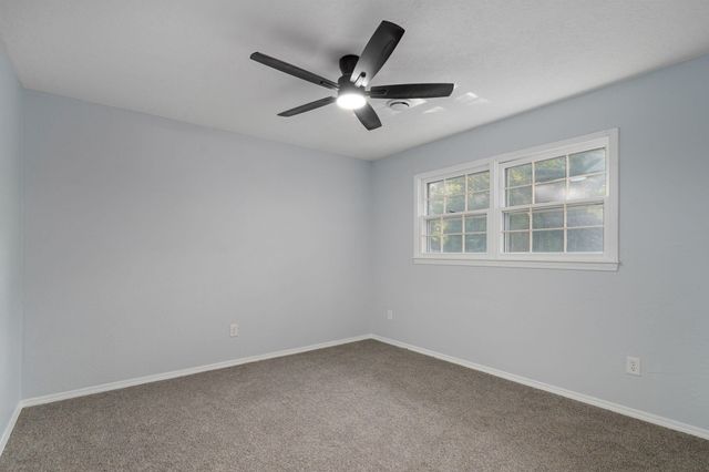 2435 E Michelle Place, Springfield, MO 65804