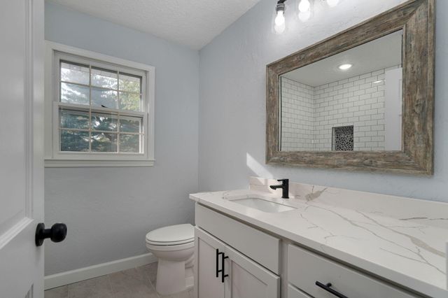 2435 E Michelle Place, Springfield, MO 65804