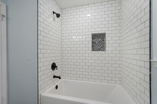 2435 E Michelle Place, Springfield, MO 65804