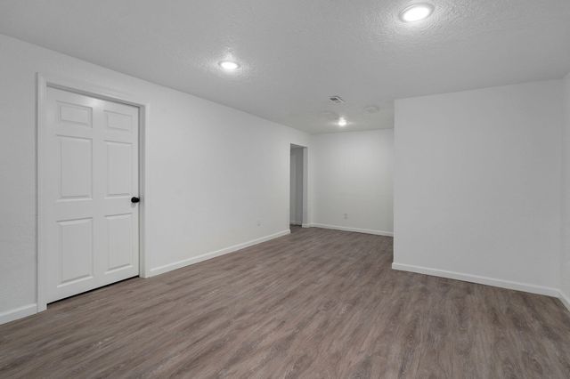 2435 E Michelle Place, Springfield, MO 65804