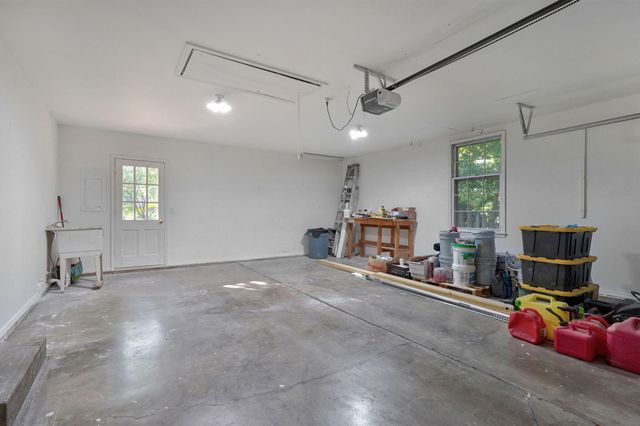 2435 E Michelle Place, Springfield, MO 65804