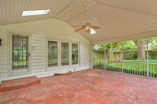 2435 E Michelle Place, Springfield, MO 65804