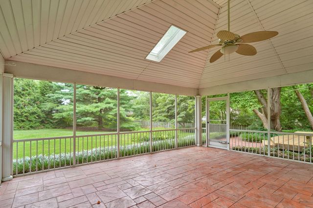 2435 E Michelle Place, Springfield, MO 65804