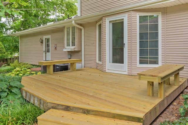 2435 E Michelle Place, Springfield, MO 65804