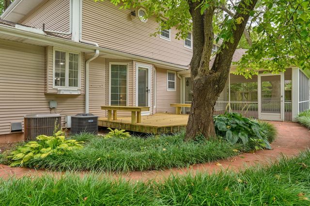 2435 E Michelle Place, Springfield, MO 65804