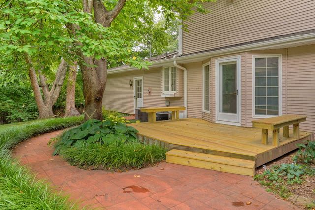 2435 E Michelle Place, Springfield, MO 65804