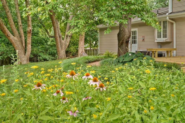 2435 E Michelle Place, Springfield, MO 65804