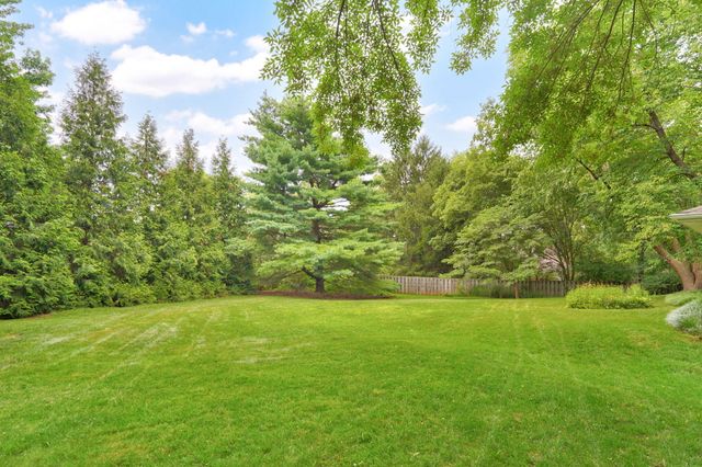 2435 E Michelle Place, Springfield, MO 65804
