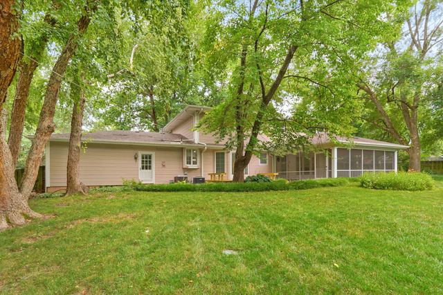 2435 E Michelle Place, Springfield, MO 65804