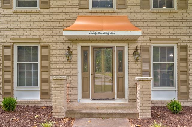 2435 E Michelle Place, Springfield, MO 65804
