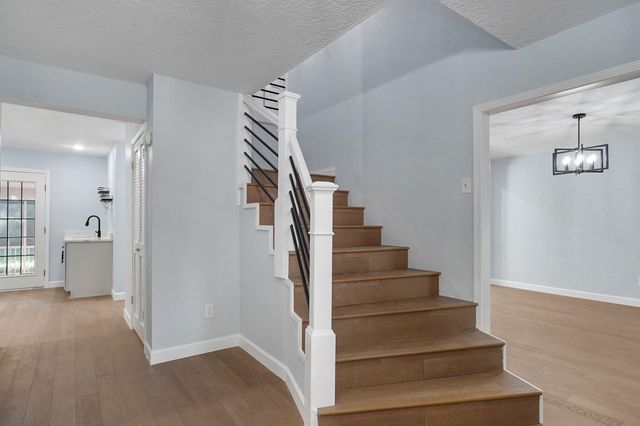 2435 E Michelle Place, Springfield, MO 65804