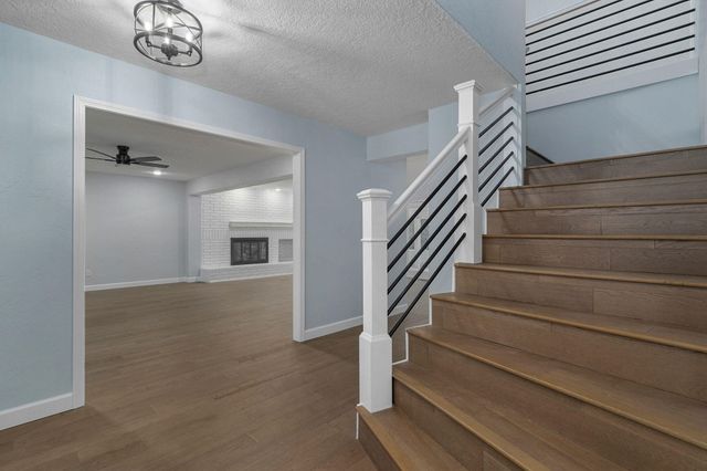 2435 E Michelle Place, Springfield, MO 65804