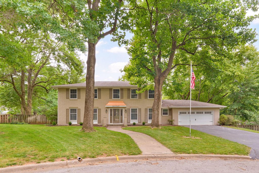 2435 E Michelle Place, Springfield, MO 65804