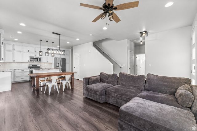 2092 W 3250 S, Syracuse, UT 84075