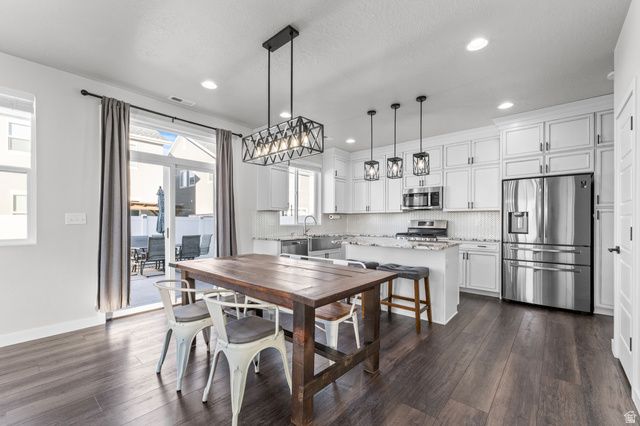 2092 W 3250 S, Syracuse, UT 84075