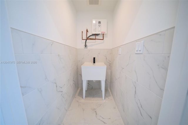 650 SW 1st Street 1, Miami, FL 33130