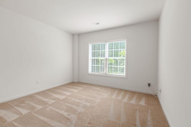 11703 LEGACY WOODS DR, Fredericksburg, VA 22407