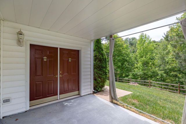 11703 LEGACY WOODS DR, Fredericksburg, VA 22407