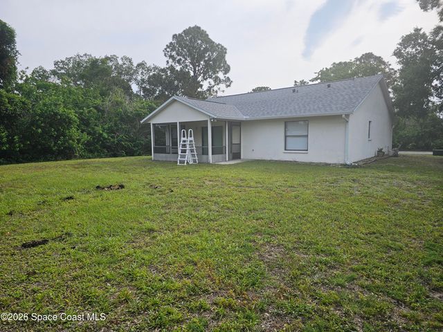 226 Pigeon Avenue NE, Palm Bay, FL 32907