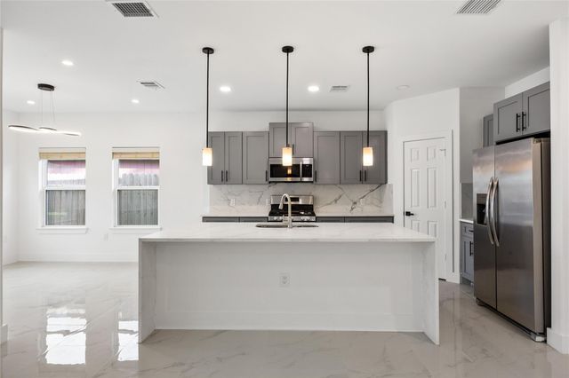 1121 Austin Street, Rosenberg, TX 77471