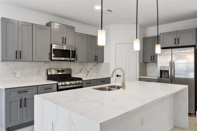 1121 Austin Street, Rosenberg, TX 77471