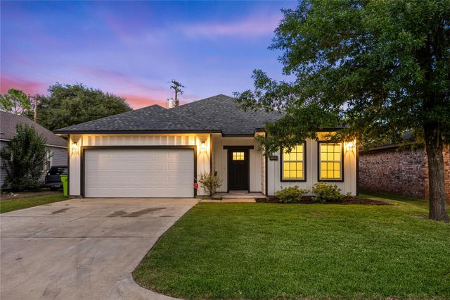 1121 Austin Street, Rosenberg, TX 77471