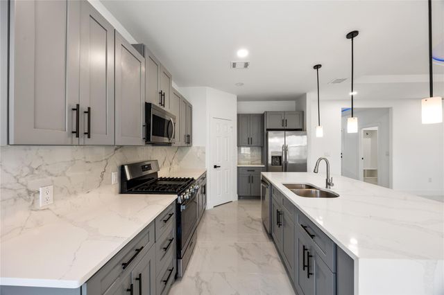 1121 Austin Street, Rosenberg, TX 77471