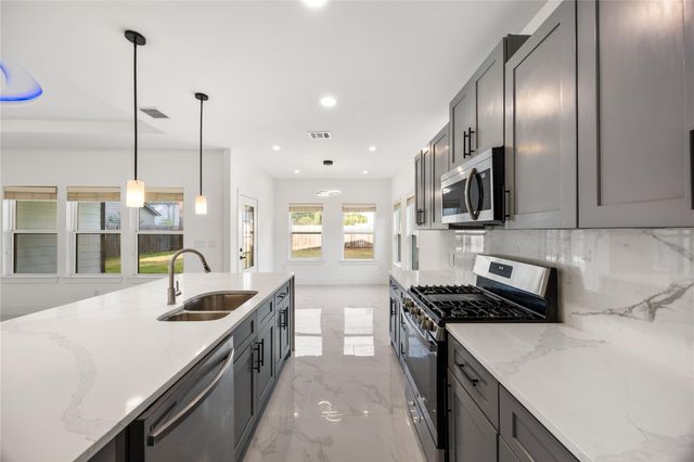 1121 Austin Street, Rosenberg, TX 77471
