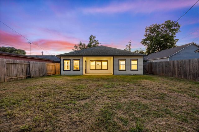 1121 Austin Street, Rosenberg, TX 77471