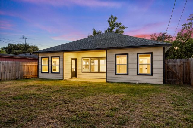 1121 Austin Street, Rosenberg, TX 77471