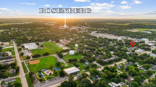 1121 Austin Street, Rosenberg, TX 77471