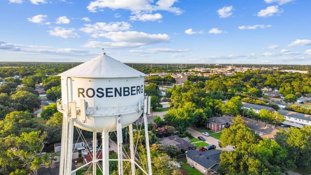 1121 Austin Street, Rosenberg, TX 77471