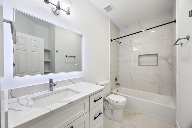 1121 Austin Street, Rosenberg, TX 77471