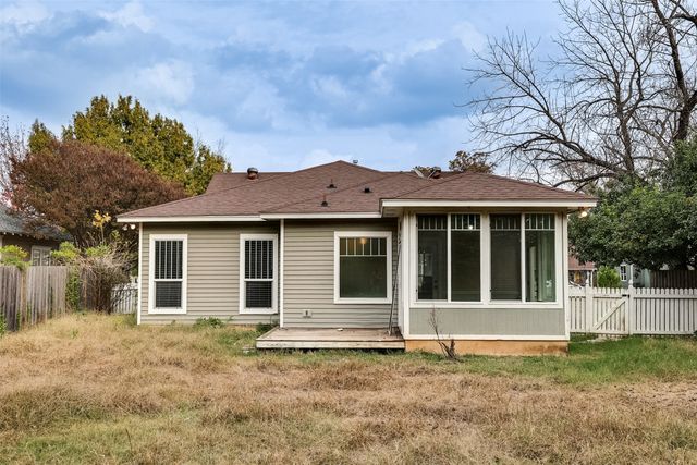 104 Bellevue Drive, Cleburne, TX 76033