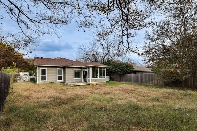 104 Bellevue Drive, Cleburne, TX 76033