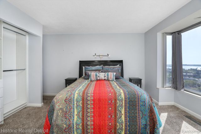 1300 E LAFAYETTE Street 1604, Detroit, MI 48207