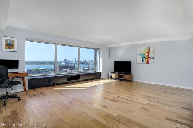 1300 E LAFAYETTE Street 1604, Detroit, MI 48207