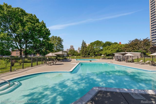 1300 E LAFAYETTE Street 1604, Detroit, MI 48207