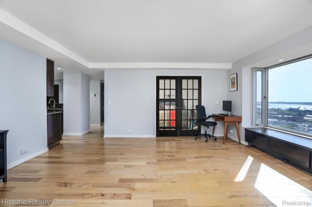 1300 E LAFAYETTE Street 1604, Detroit, MI 48207