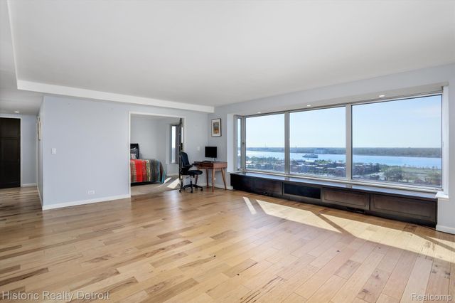 1300 E LAFAYETTE Street 1604, Detroit, MI 48207