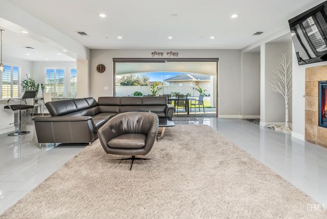 12019 Gazebo Court, Bakersfield, CA 93311