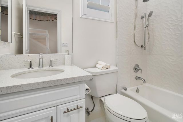 12019 Gazebo Court, Bakersfield, CA 93311