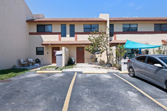 3281 E Golf Boulevard 4, Pompano Beach, FL 33064