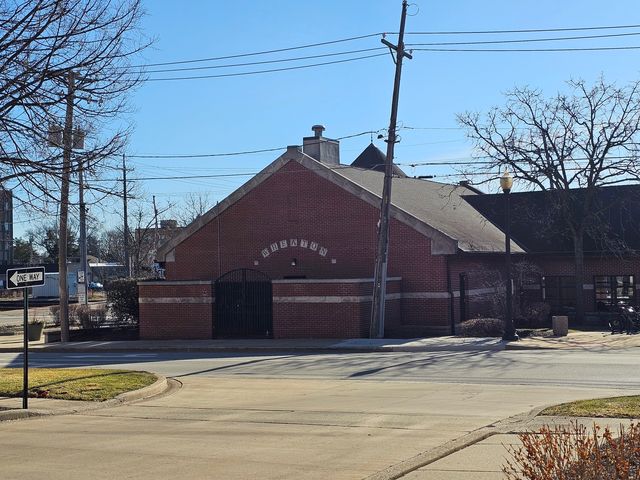 405 W Front Street 3-207, Wheaton, IL 60187