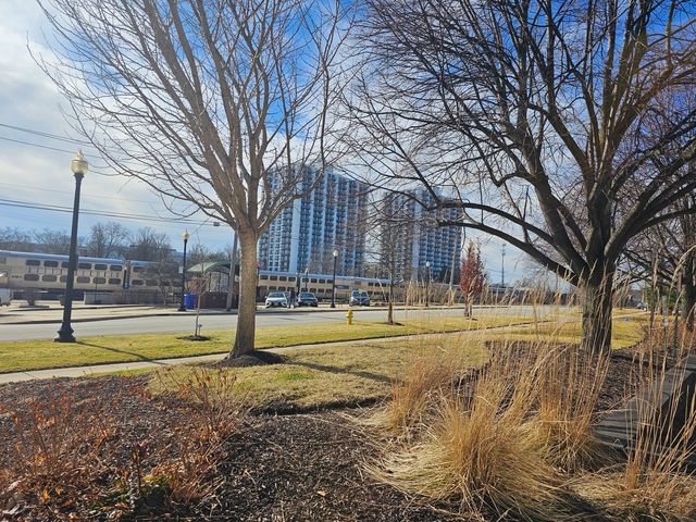 405 W Front Street 3-207, Wheaton, IL 60187