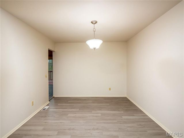 10636 Roanna Lane, St Louis, MO 63128