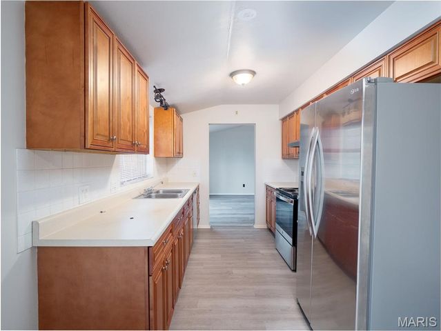 10636 Roanna Lane, St Louis, MO 63128