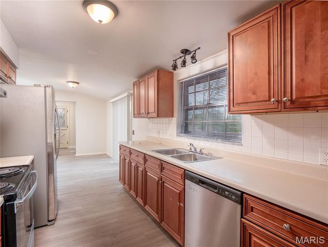 10636 Roanna Lane, St Louis, MO 63128